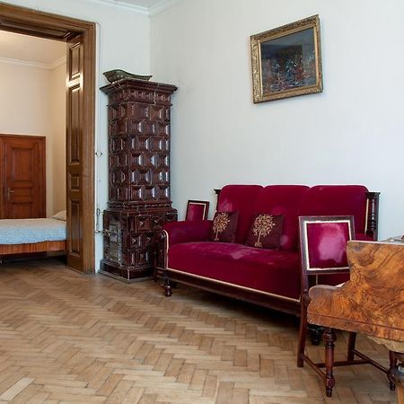 "Eva Stories" Movie Apartment On Rynok Square Lviv Luaran gambar