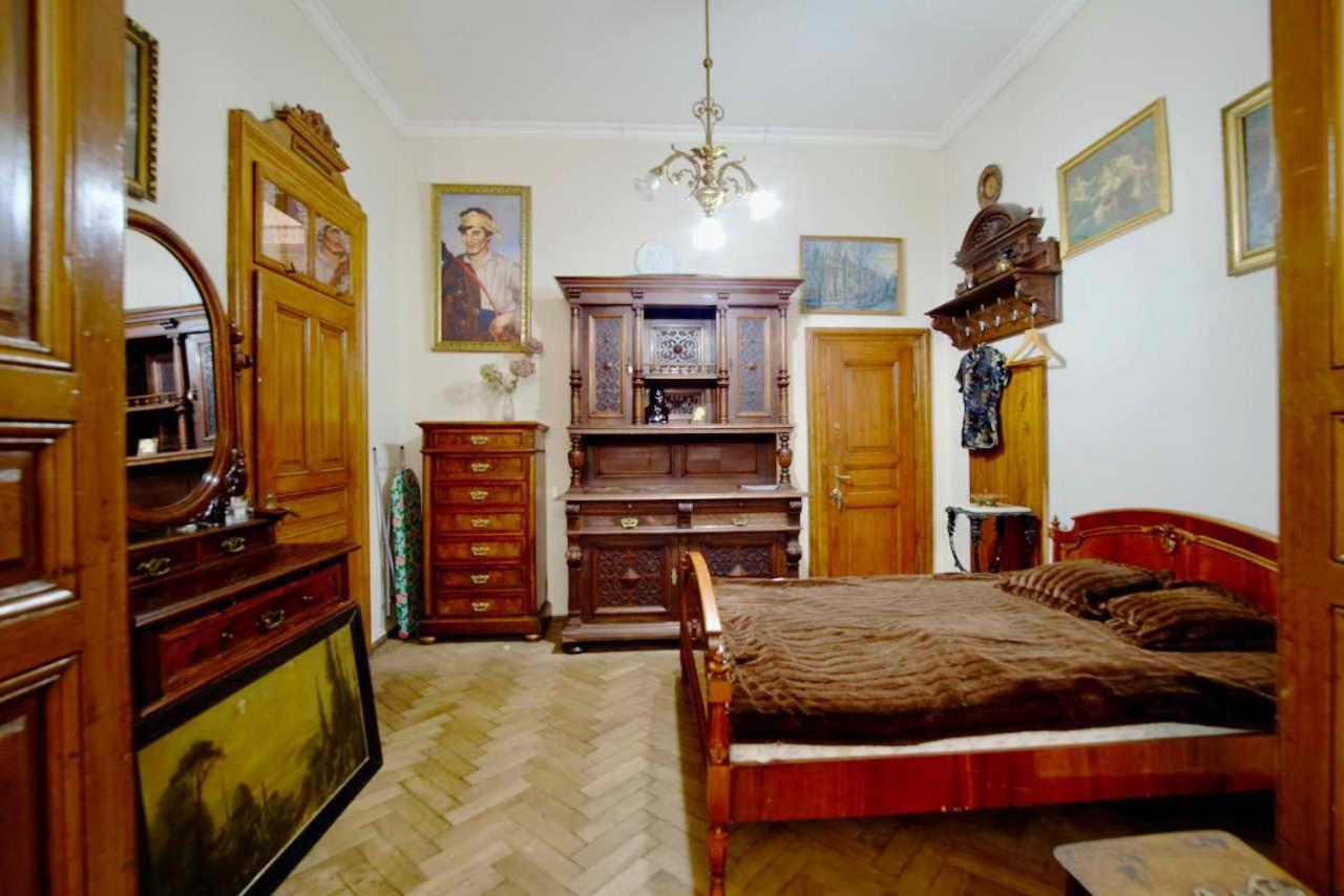 "Eva Stories" Movie Apartment On Rynok Square Lviv Luaran gambar