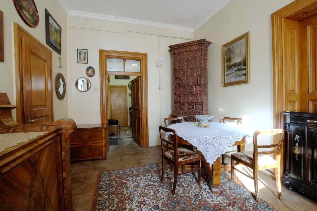 "Eva Stories" Movie Apartment On Rynok Square Lviv Luaran gambar