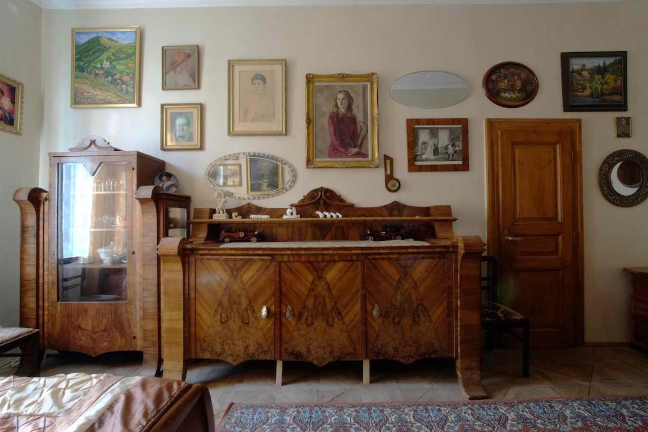 "Eva Stories" Movie Apartment On Rynok Square Lviv Luaran gambar