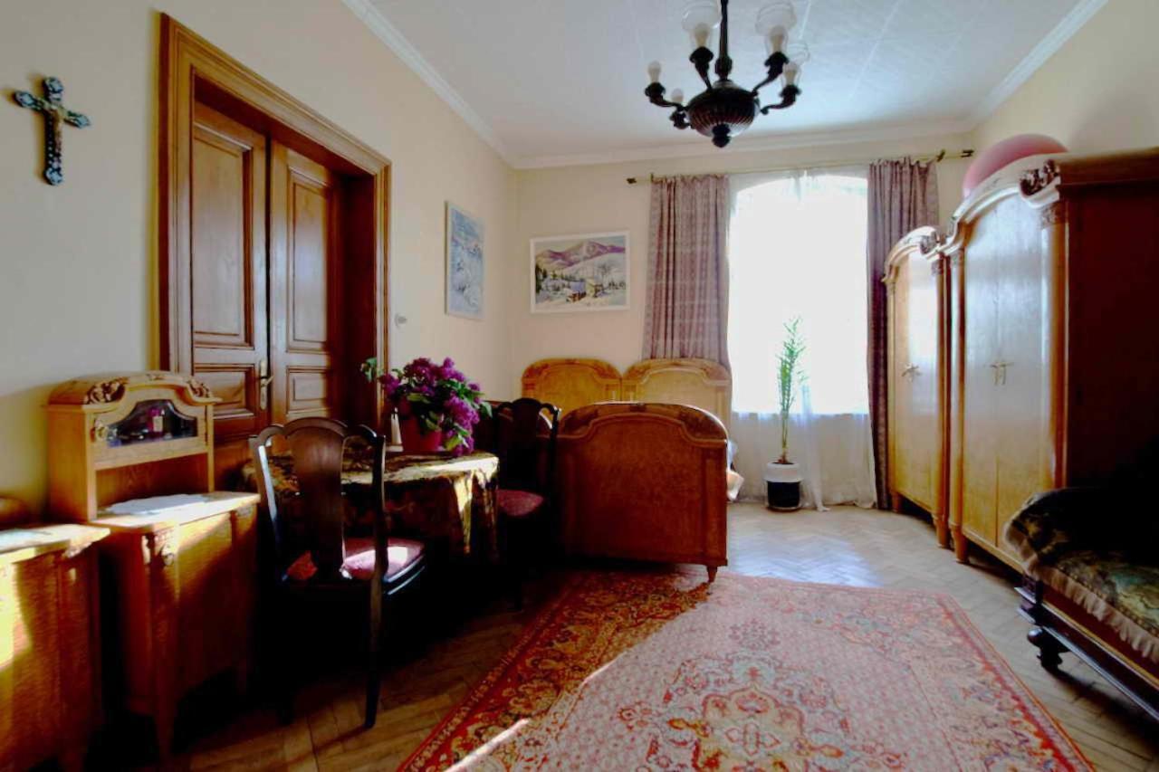 "Eva Stories" Movie Apartment On Rynok Square Lviv Luaran gambar