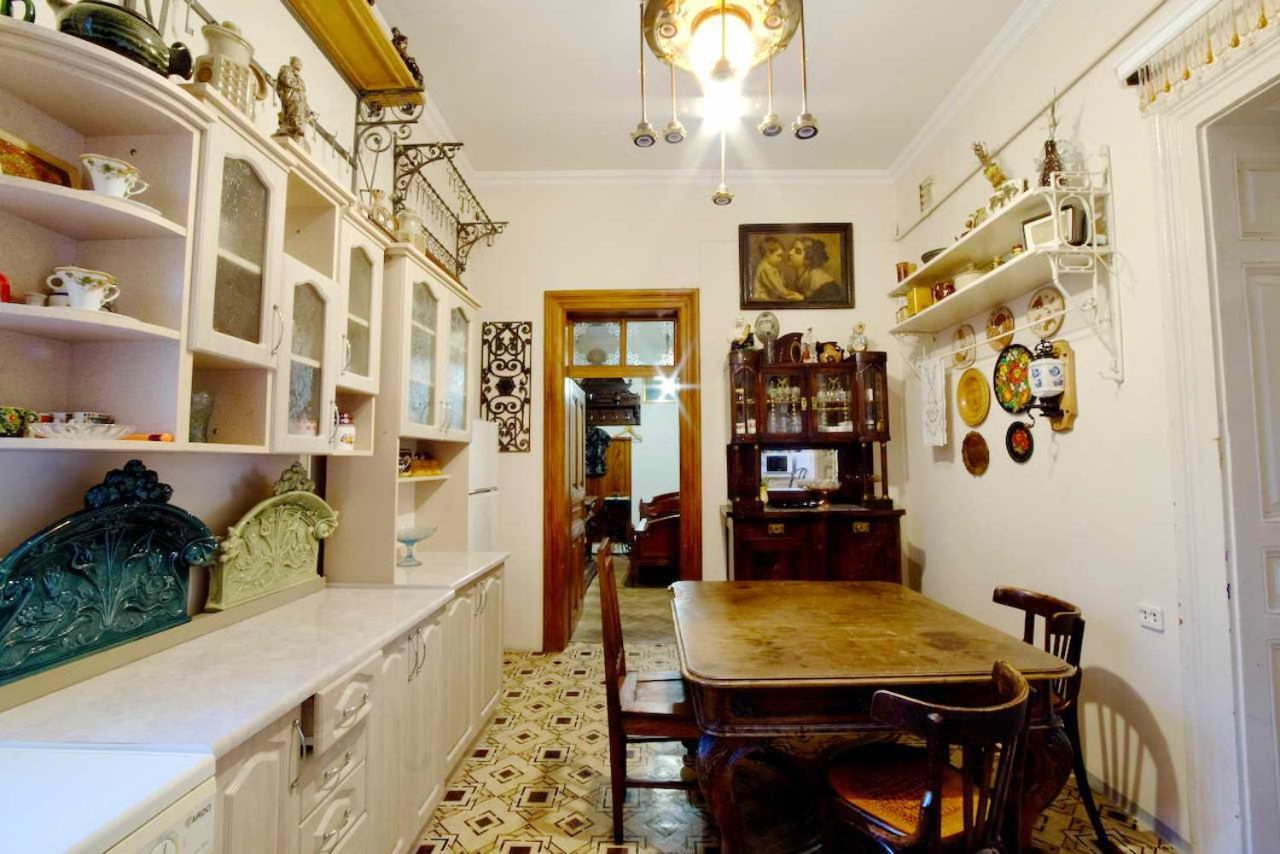 "Eva Stories" Movie Apartment On Rynok Square Lviv Luaran gambar