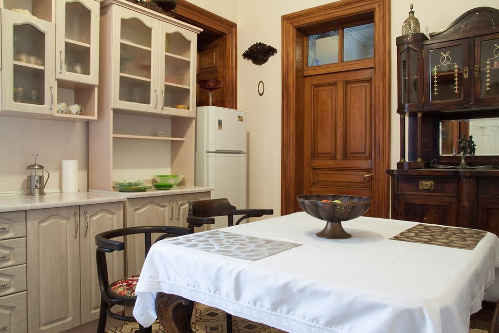 "Eva Stories" Movie Apartment On Rynok Square Lviv Luaran gambar