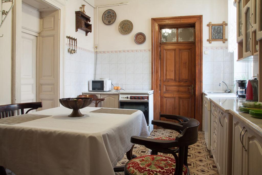 "Eva Stories" Movie Apartment On Rynok Square Lviv Luaran gambar