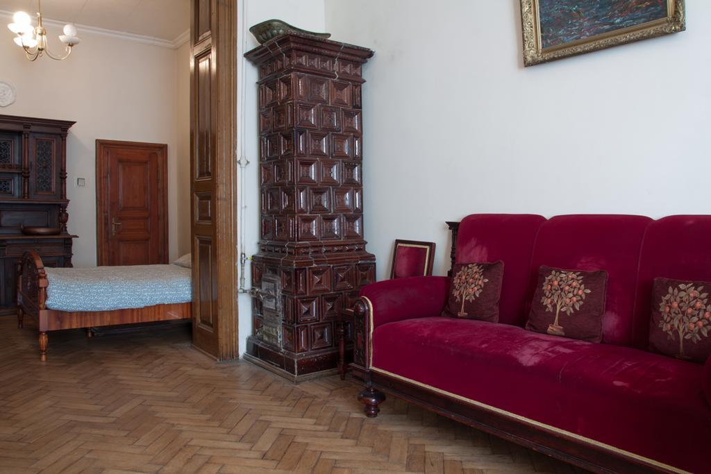 "Eva Stories" Movie Apartment On Rynok Square Lviv Luaran gambar