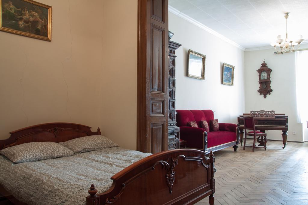 "Eva Stories" Movie Apartment On Rynok Square Lviv Luaran gambar