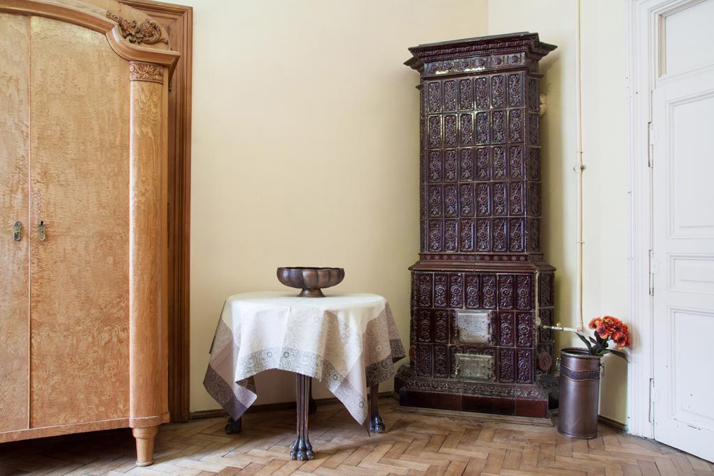 "Eva Stories" Movie Apartment On Rynok Square Lviv Luaran gambar