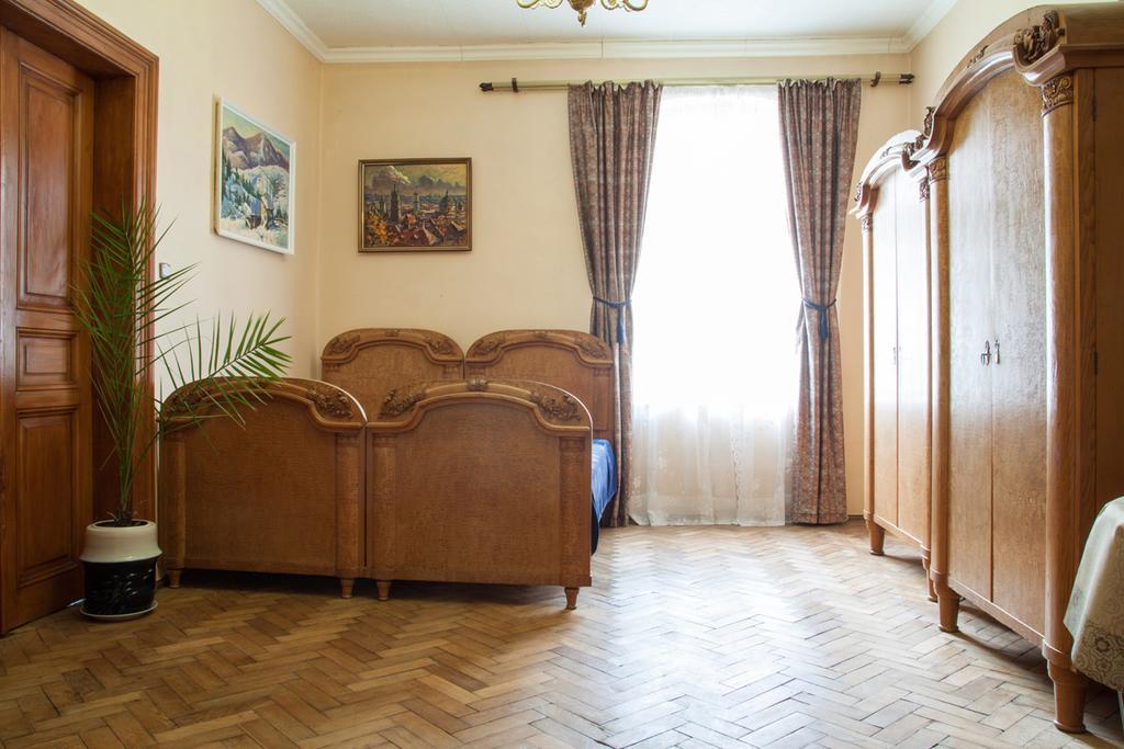 "Eva Stories" Movie Apartment On Rynok Square Lviv Luaran gambar