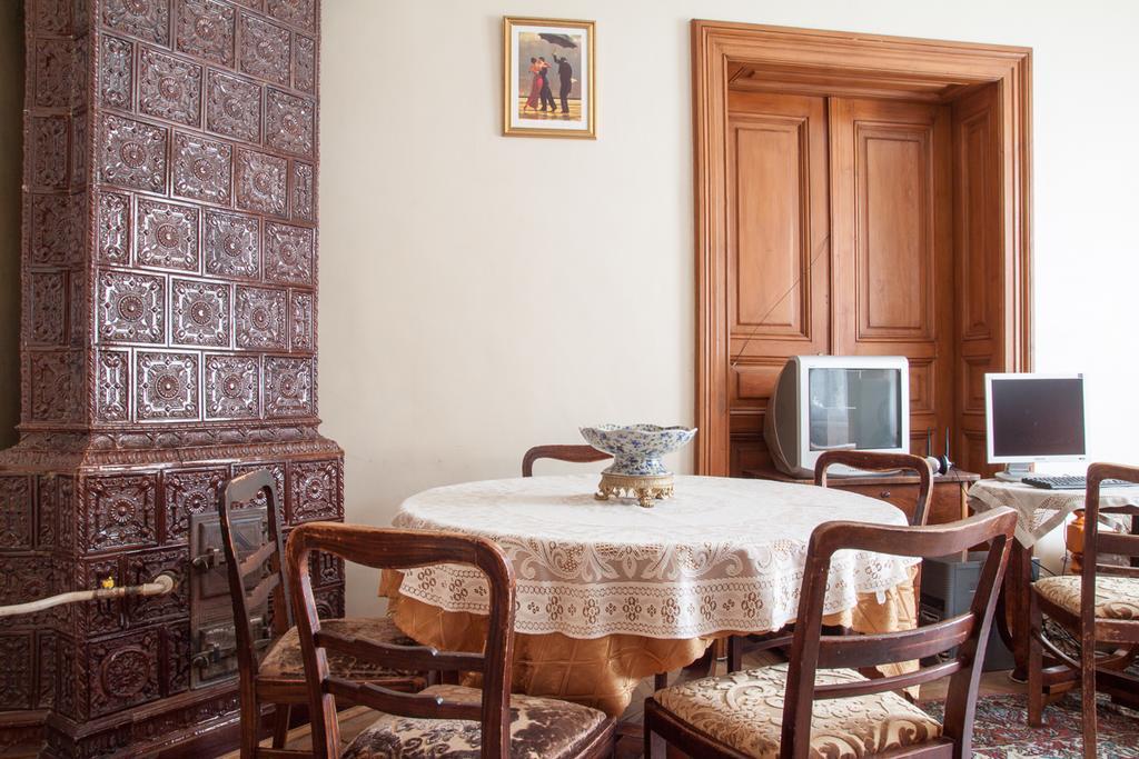 "Eva Stories" Movie Apartment On Rynok Square Lviv Luaran gambar