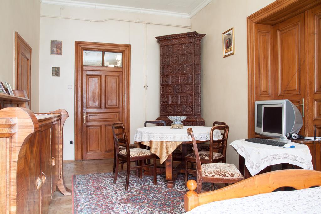 "Eva Stories" Movie Apartment On Rynok Square Lviv Luaran gambar