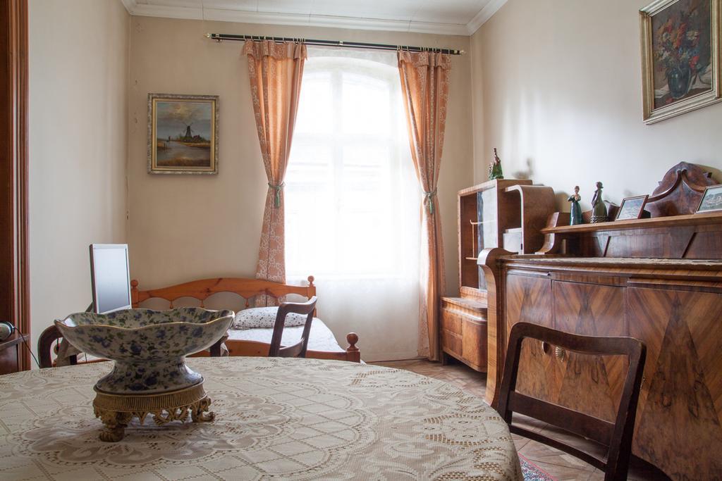 "Eva Stories" Movie Apartment On Rynok Square Lviv Luaran gambar