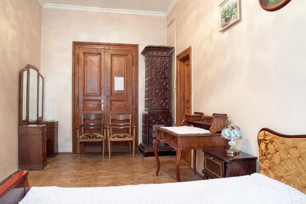 "Eva Stories" Movie Apartment On Rynok Square Lviv Luaran gambar