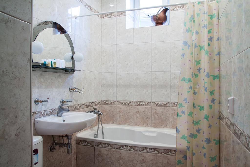"Eva Stories" Movie Apartment On Rynok Square Lviv Luaran gambar